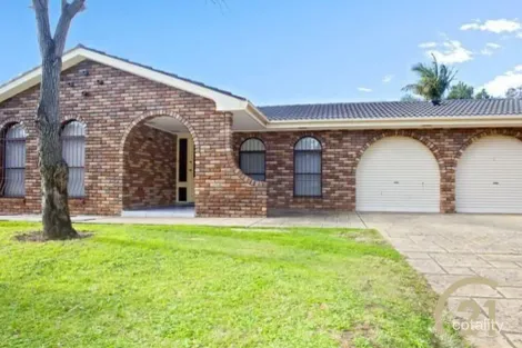 Property photo of 14 Glen Elgin Crescent Edensor Park NSW 2176