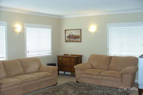 Property photo of 18 Barry Street Mount Lofty QLD 4350