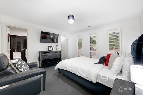 Property photo of 21 Richie Circuit Hillside VIC 3037
