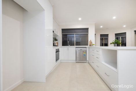 Property photo of 2 Eltham Glen Derrimut VIC 3026