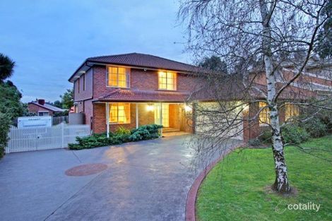 4 Summerhill Park Dr, Mooroolbark, VIC 3138