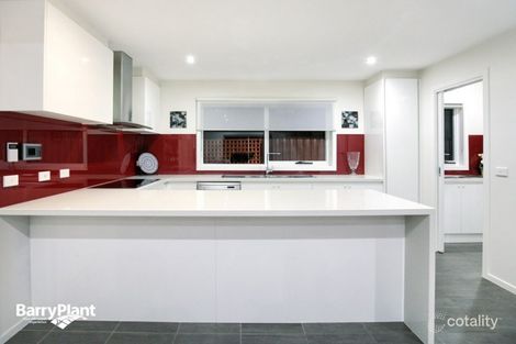 Property photo of 11 Waterbird Link Craigieburn VIC 3064