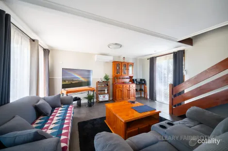 Property photo of 27 Simmons Place Kelso NSW 2795