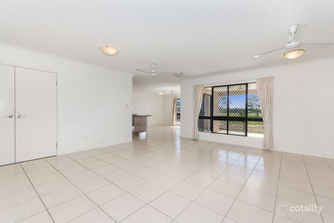Property photo of 28 Hillock Crescent Bushland Beach QLD 4818