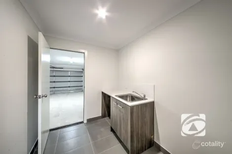 Property photo of 18 Anakin Walk Officer VIC 3809