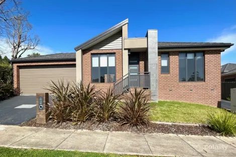 1/14 Park View Rd, Drouin, VIC 3818