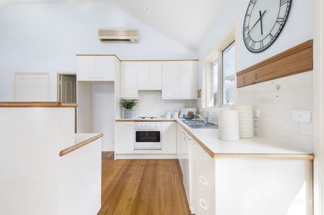 Property photo of 1/2 Lang Road Mount Waverley VIC 3149