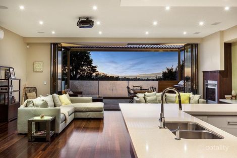 Property photo of 42 Mountain View Parade Rosanna VIC 3084