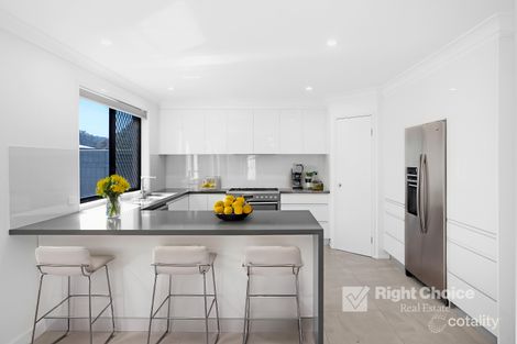 Property photo of 6 Redbank Place Albion Park NSW 2527