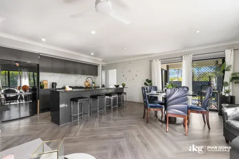 Property photo of 32 Sugar Maple Place Park Ridge QLD 4125