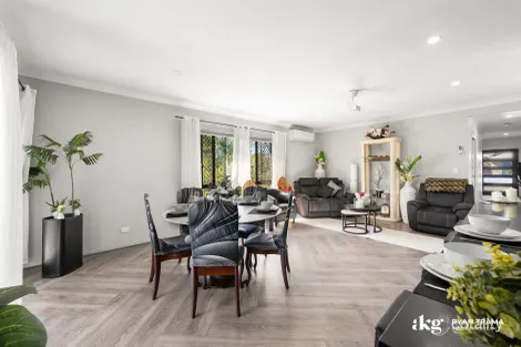 Property photo of 32 Sugar Maple Place Park Ridge QLD 4125