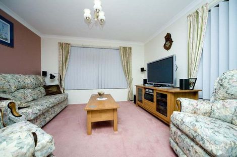 Property photo of 33 East Road Hocking WA 6065