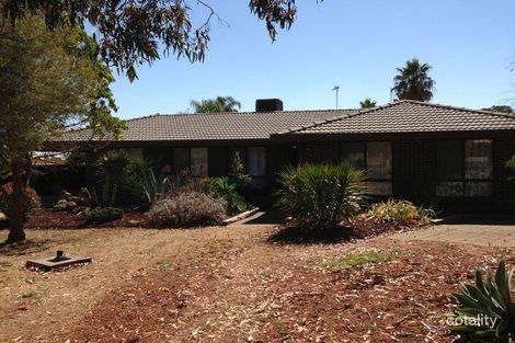 8 Wanbi Ct, Craigmore, SA 5114