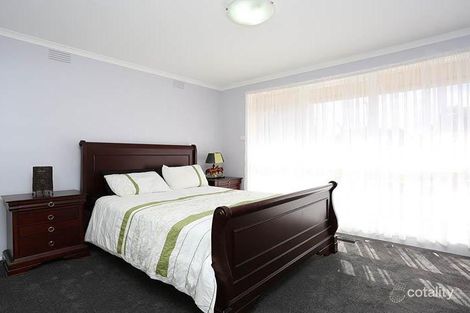 Property photo of 3 Halifax Close St Albans VIC 3021