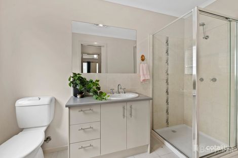 Property photo of 10 Volta Lane Pakenham VIC 3810