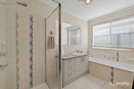 Property photo of 10 Volta Lane Pakenham VIC 3810