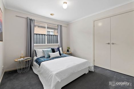Property photo of 10 Volta Lane Pakenham VIC 3810