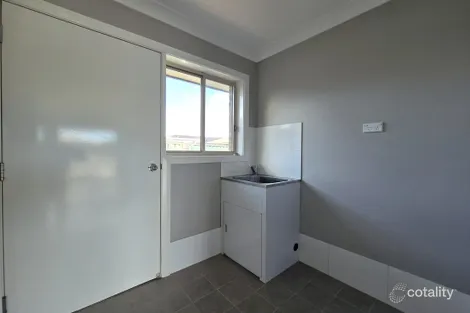 Property photo of 2 Jonquil Court Dubbo NSW 2830