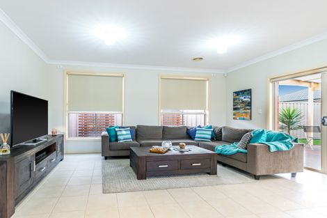 Property photo of 17 Gisborne Way Caroline Springs VIC 3023