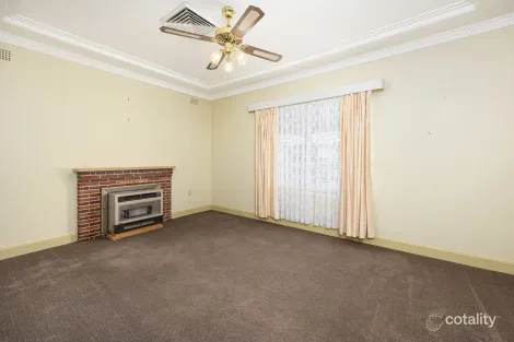 Property photo of 4 Heydon Avenue Turvey Park NSW 2650