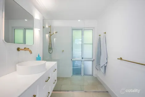 Property photo of 12 Wallaby Close Ewingsdale NSW 2481