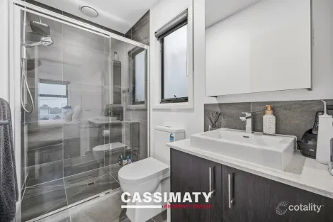 Property photo of 2 Greaves Street Cranbourne VIC 3977