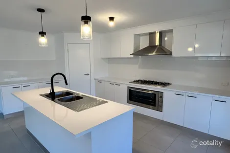 Property photo of 32 Elvey Drive Kangaroo Flat VIC 3555