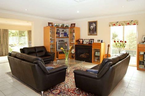 Property photo of 3 Latham Close Mill Park VIC 3082