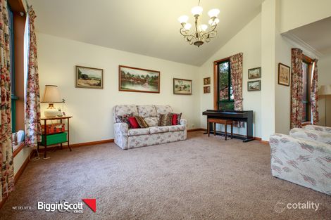 Property photo of 8 Salerno Way Rowville VIC 3178