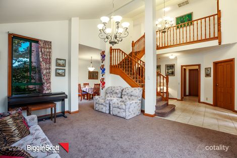 Property photo of 8 Salerno Way Rowville VIC 3178