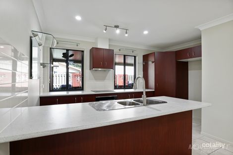 Property photo of 8 Yaraan Crescent Beachmere QLD 4510