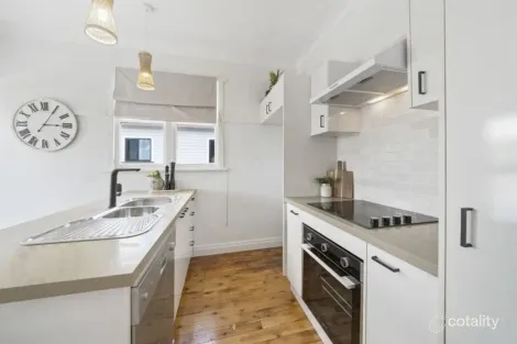 Property photo of 6A Lendrum Street Newtown QLD 4350