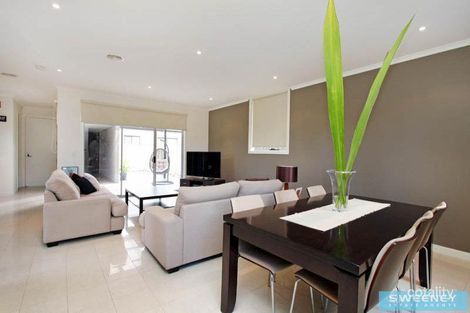 Property photo of 1 Vancluse Lane Caroline Springs VIC 3023