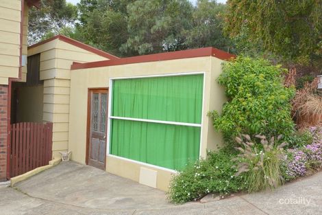 Property photo of 22 Grevillea Crescent Swan View WA 6056