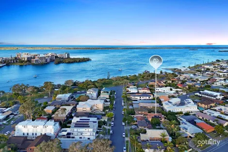 Property photo of 1/16 Errol Avenue Paradise Point QLD 4216