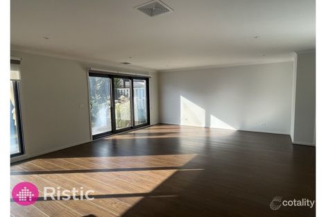Property photo of 16 Weerona Parkway Wollert VIC 3750