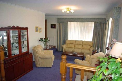 Property photo of 4 Durrant Place Endeavour Hills VIC 3802