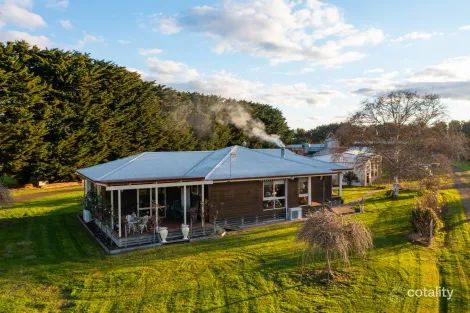 104 Batemans Rd, Boorcan, VIC 3265