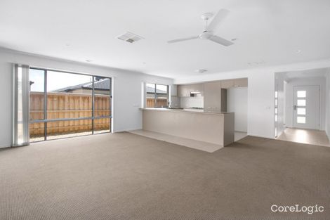 Property photo of 8 Naas Road Clyde North VIC 3978