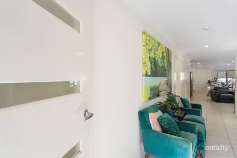 Property photo of 6 Oxenham Circuit Augustine Heights QLD 4300