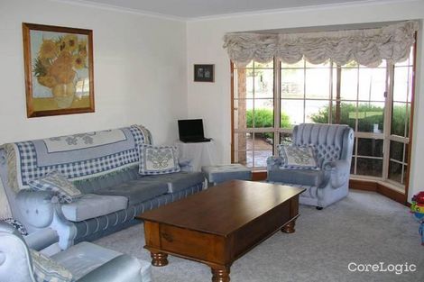 Property photo of 18 Deanswood Way Narre Warren VIC 3805