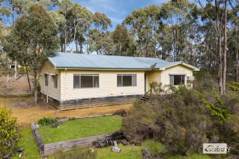 1 GRUMONT ST, CASTLEMAINE, VIC 3450