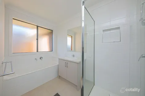 Property photo of 33 Western Barred Place Longwarry VIC 3816