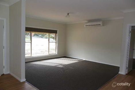 Property photo of 27 Honeysuckle Street Eaglehawk VIC 3556