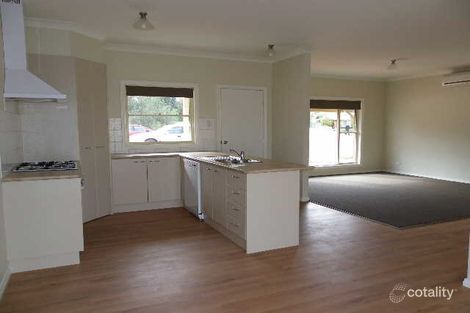 Property photo of 27 Honeysuckle Street Eaglehawk VIC 3556