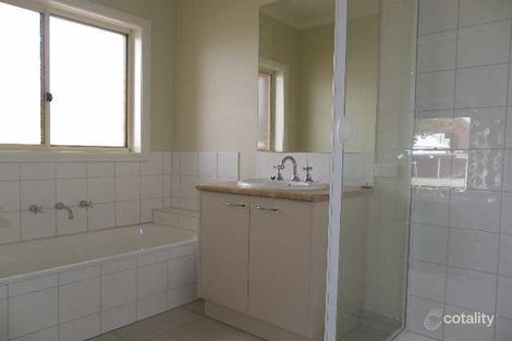 Property photo of 27 Honeysuckle Street Eaglehawk VIC 3556