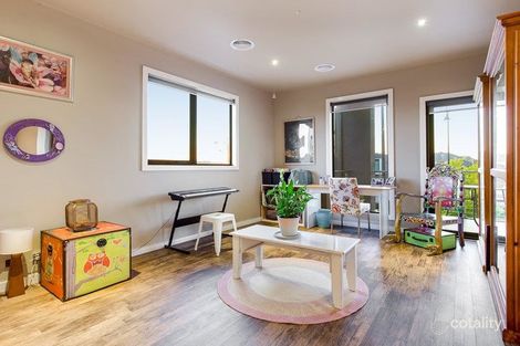 Property photo of 9 Broadway Caroline Springs VIC 3023