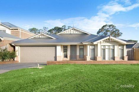 Property photo of 4 Lyndhurst Square Drouin VIC 3818
