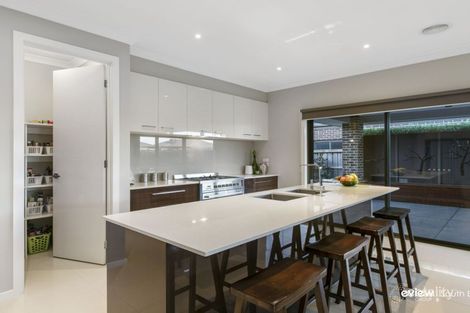Property photo of 36 Hull Crescent Pakenham VIC 3810