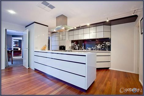 6/8 John Young Cres, Greenway, ACT 2900